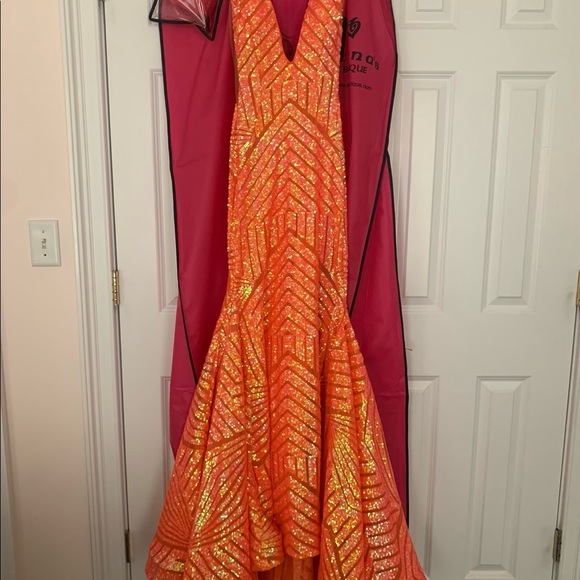 Stunning Jovani prom dress size 0. - Picture 3 of 4